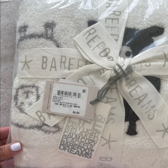 Barefoot Dreams Blanket - Picture 3 of 5